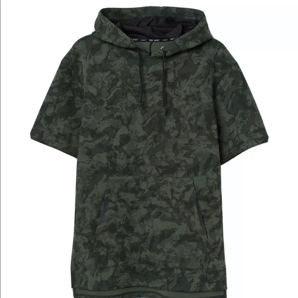H&M Dark Green Camo Short-sleeved Hoodie size S